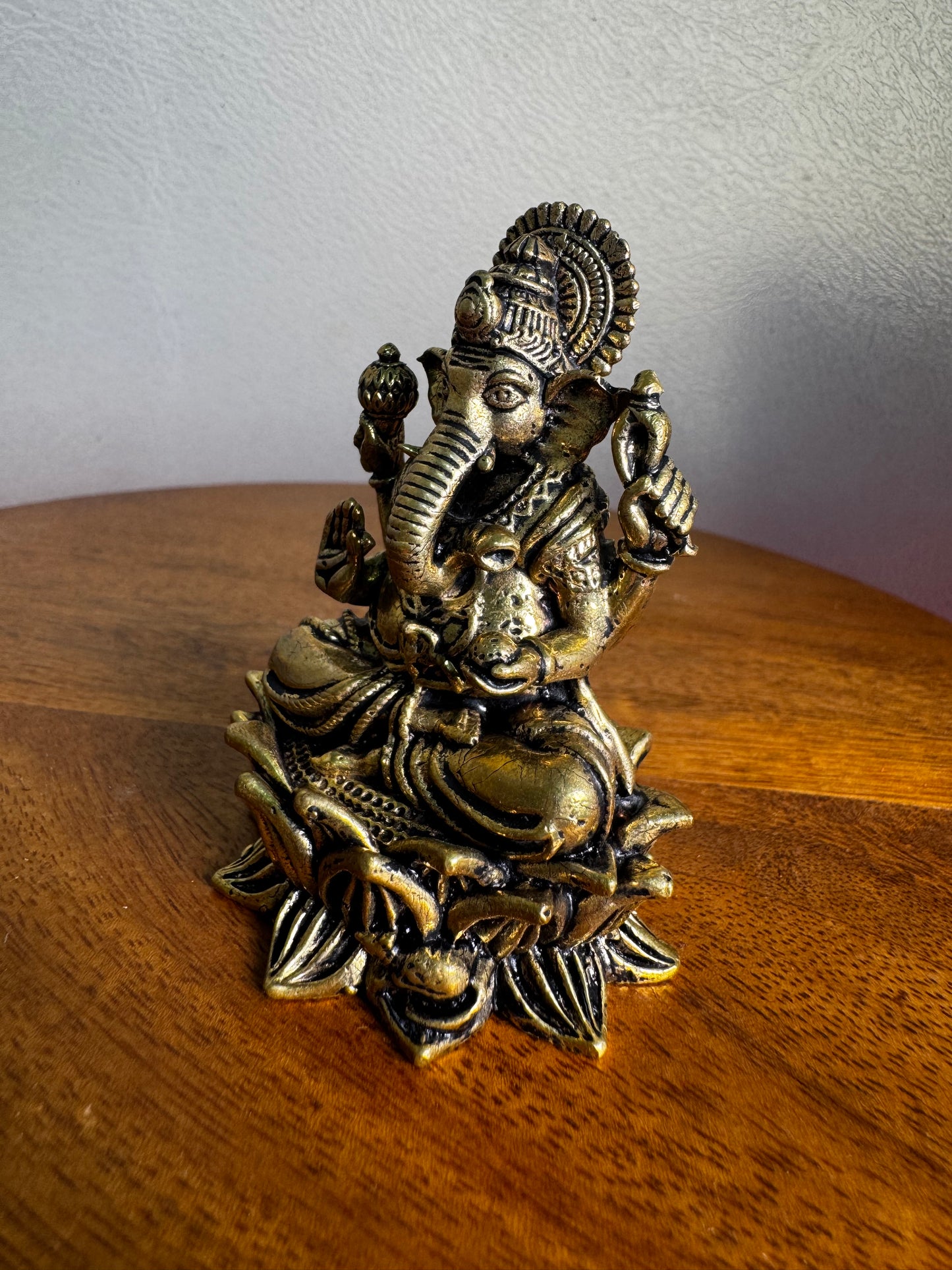Ganesha Sitting On Kamala Peeta - Prasiddh idols present Panchaloha idol