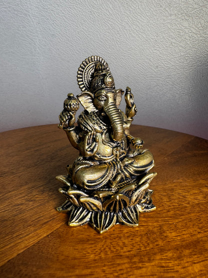 Ganesha Sitting On Kamala Peeta - Prasiddh idols present Panchaloha idol