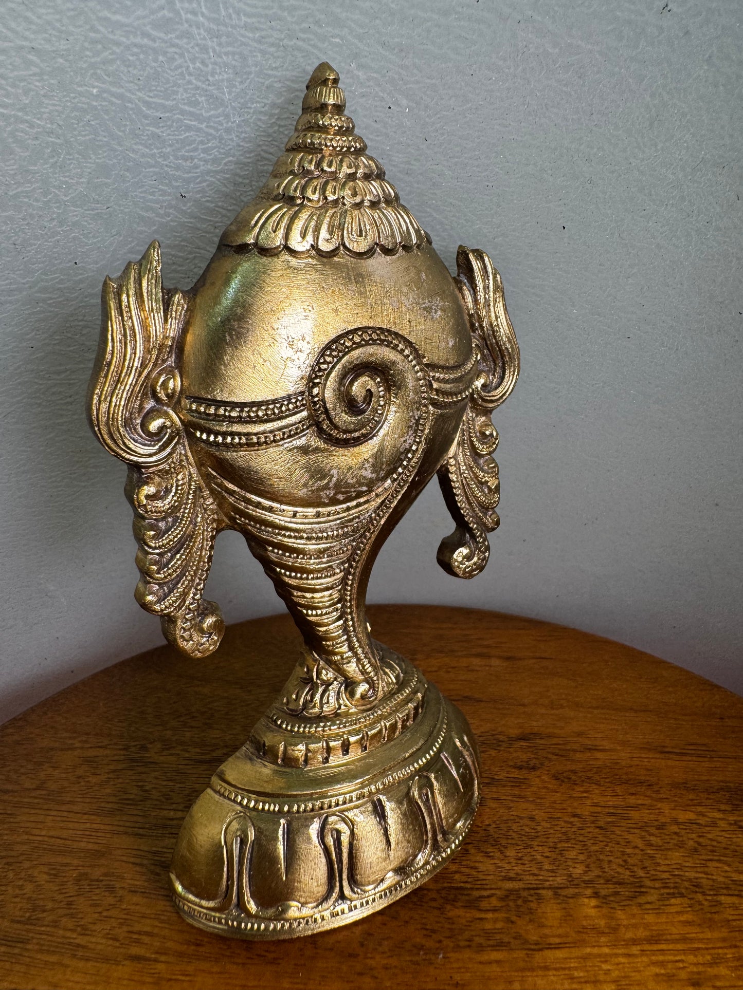 Shanku Chakra Stand - Prasiddh idols presents Panchaloha handcrafted item
