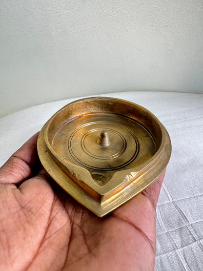 Tatte / Battalu Deepa/Deepam/Lamp - Prasiddh Idols Presents Panchaloha handcrafted plate lamp