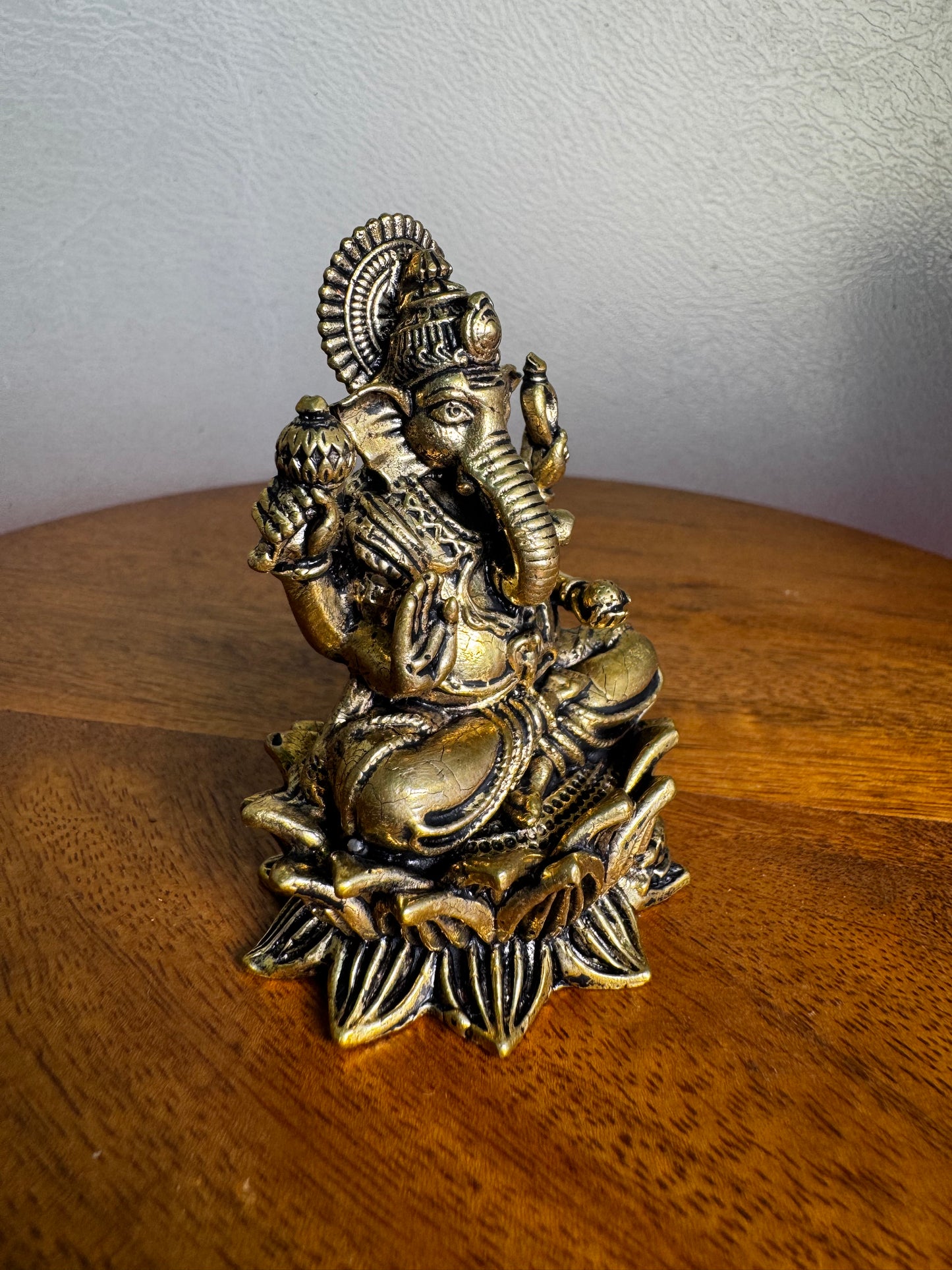 Ganesha Sitting On Kamala Peeta - Prasiddh idols present Panchaloha idol