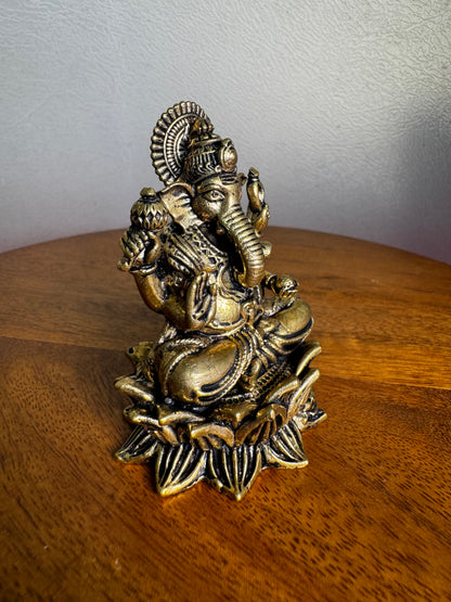 Ganesha Sitting On Kamala Peeta - Prasiddh idols present Panchaloha idol
