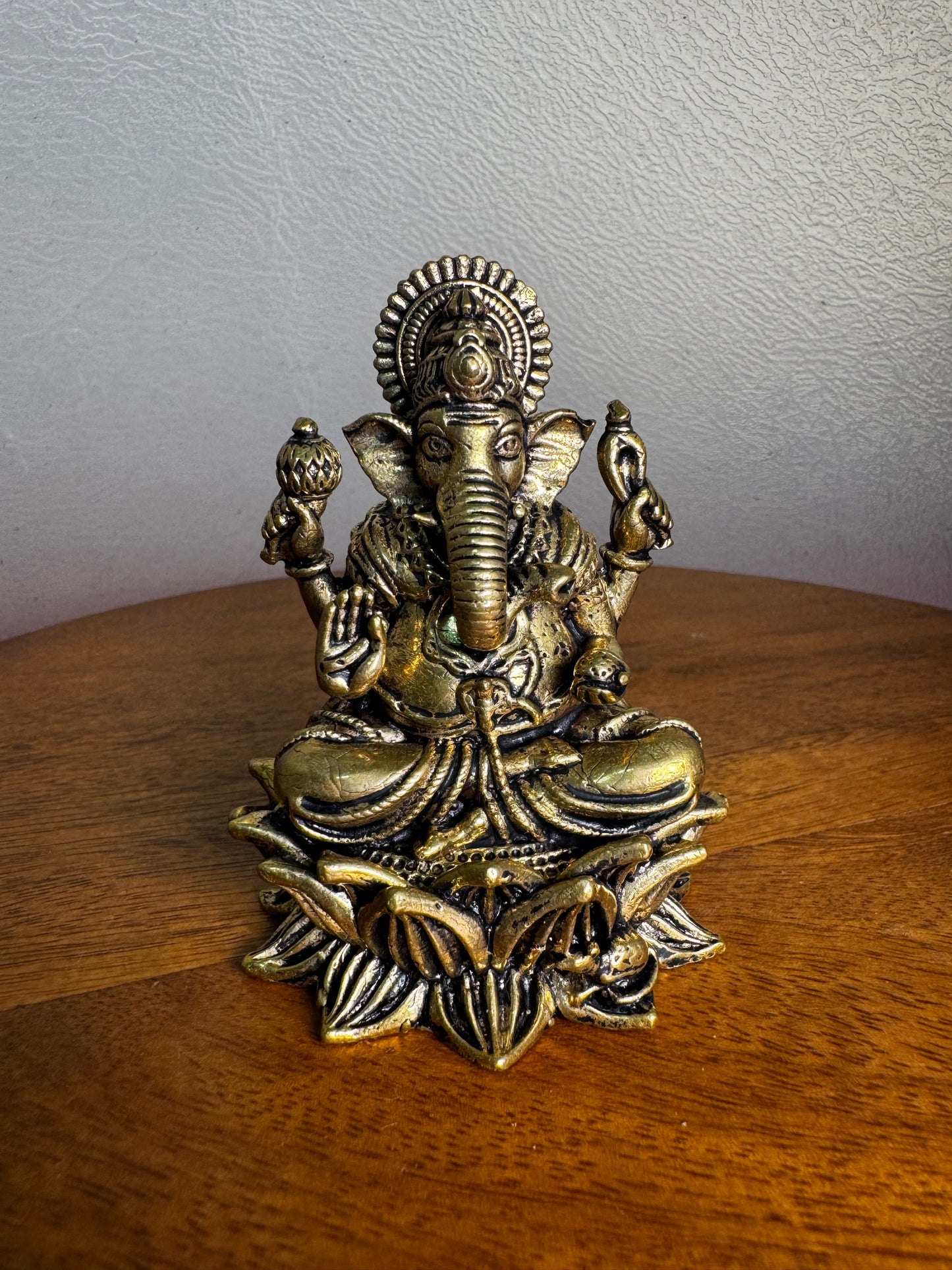 Ganesha Sitting On Kamala Peeta - Prasiddh idols present Panchaloha idol