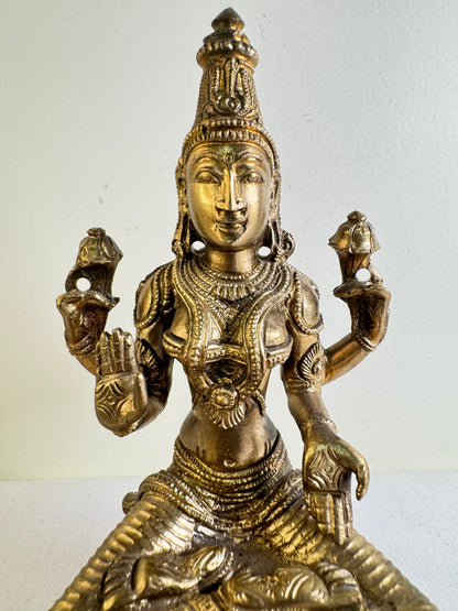 Mahalakshmi Devi - Prasiddh idols presents copper idol of