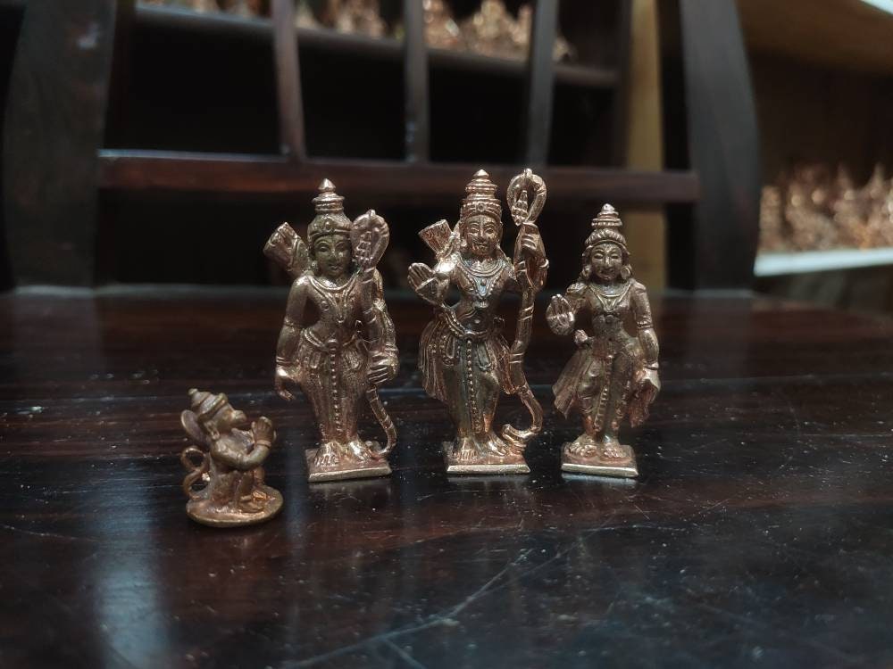 Prasiddh copper idols present copper idol of Rama parivara