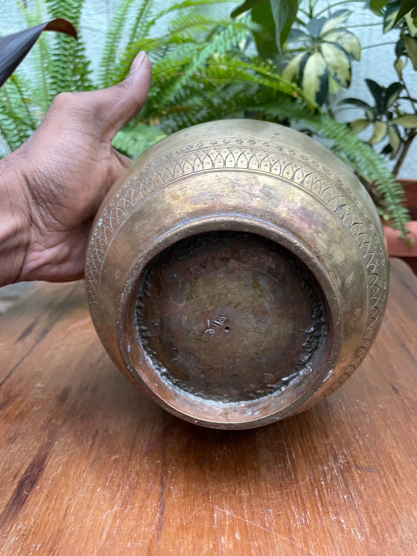 Indian antique store present bronze pot