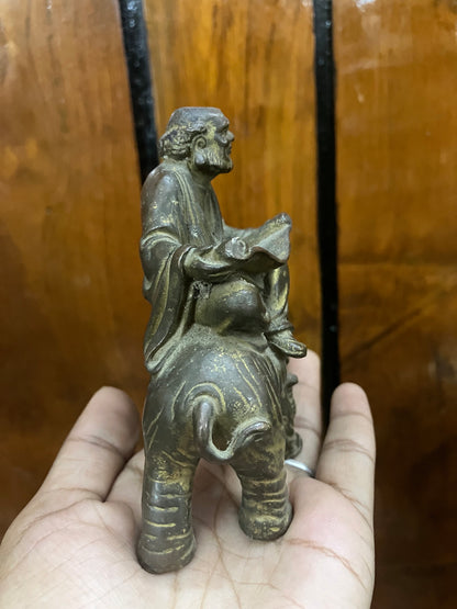 Indian antique store present vintage buddhist figurine