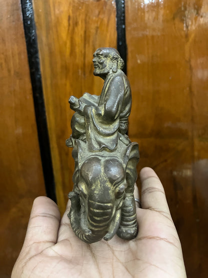 Indian antique store present vintage buddhist figurine