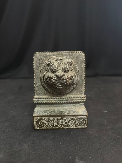 vintage bronze cast lion buckle