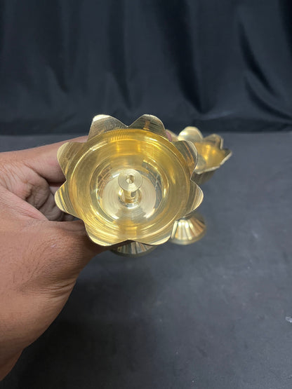 Brass pillar oil lamp floral design