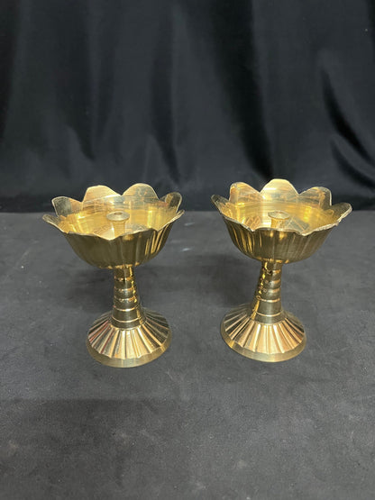 Brass pillar oil lamp floral design