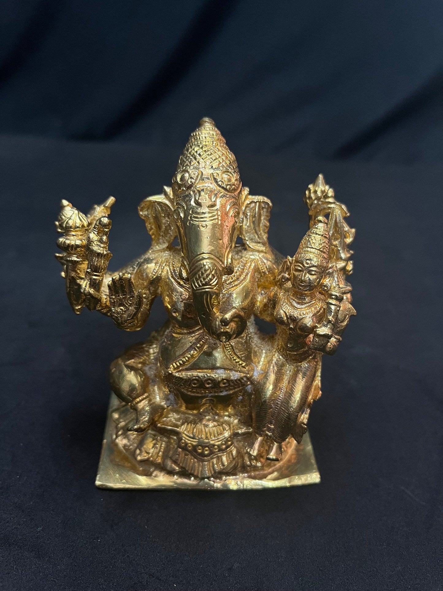 panchaloha casted idol of Maha Ganapati / sri shakthi ganapathi / vallabha ganapathi