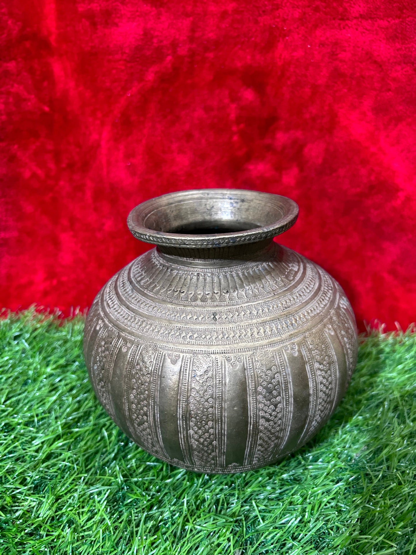 vintage bronze cast kalash chombu / commonly called as yamuna chombu