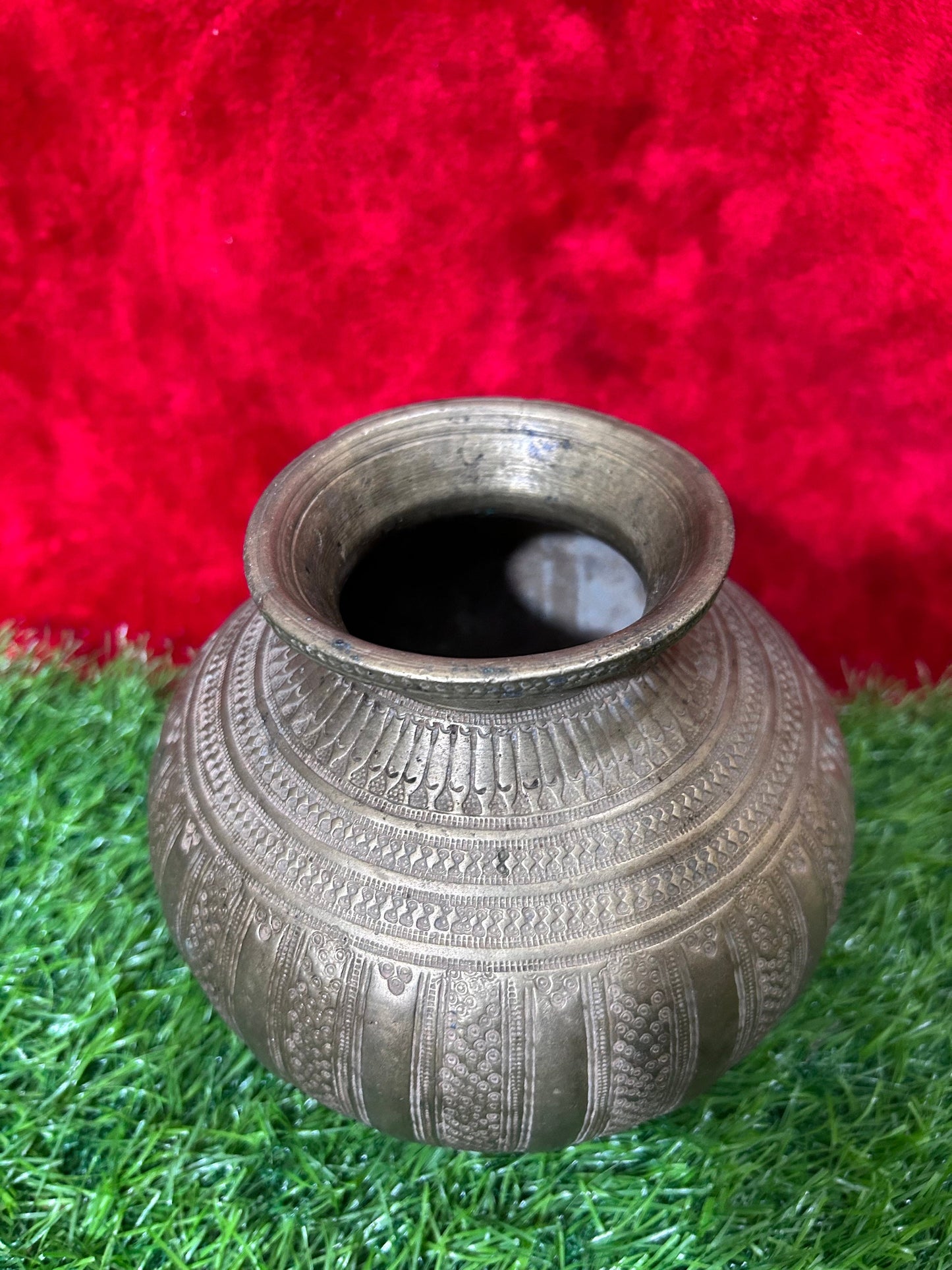 vintage bronze cast kalash chombu / commonly called as yamuna chombu