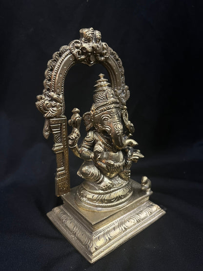 panchaloha handcrafted Ganapathi Ganesha idol with prabhavali