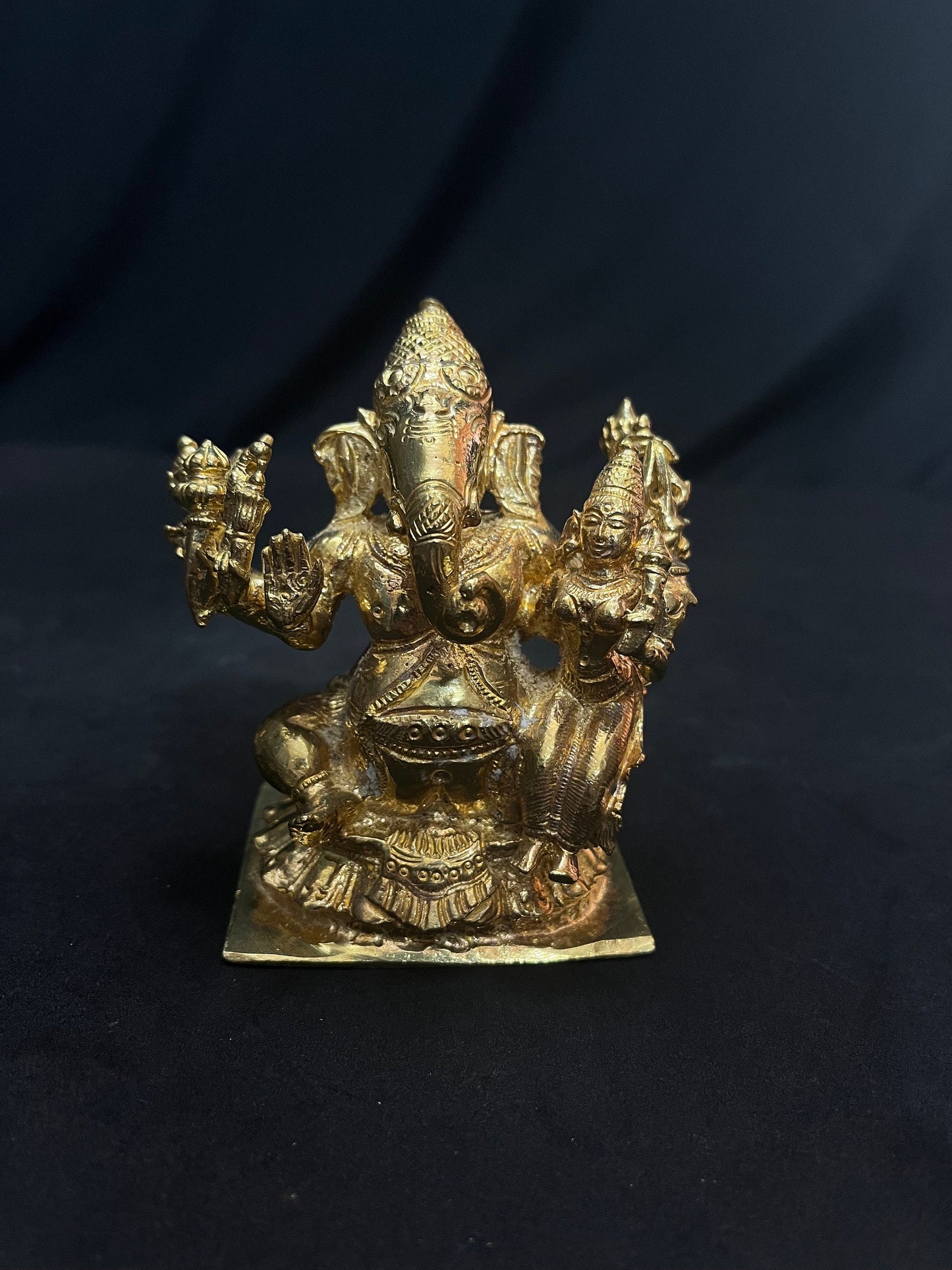 panchaloha casted idol of Maha Ganapati / sri shakthi ganapathi / vallabha ganapathi