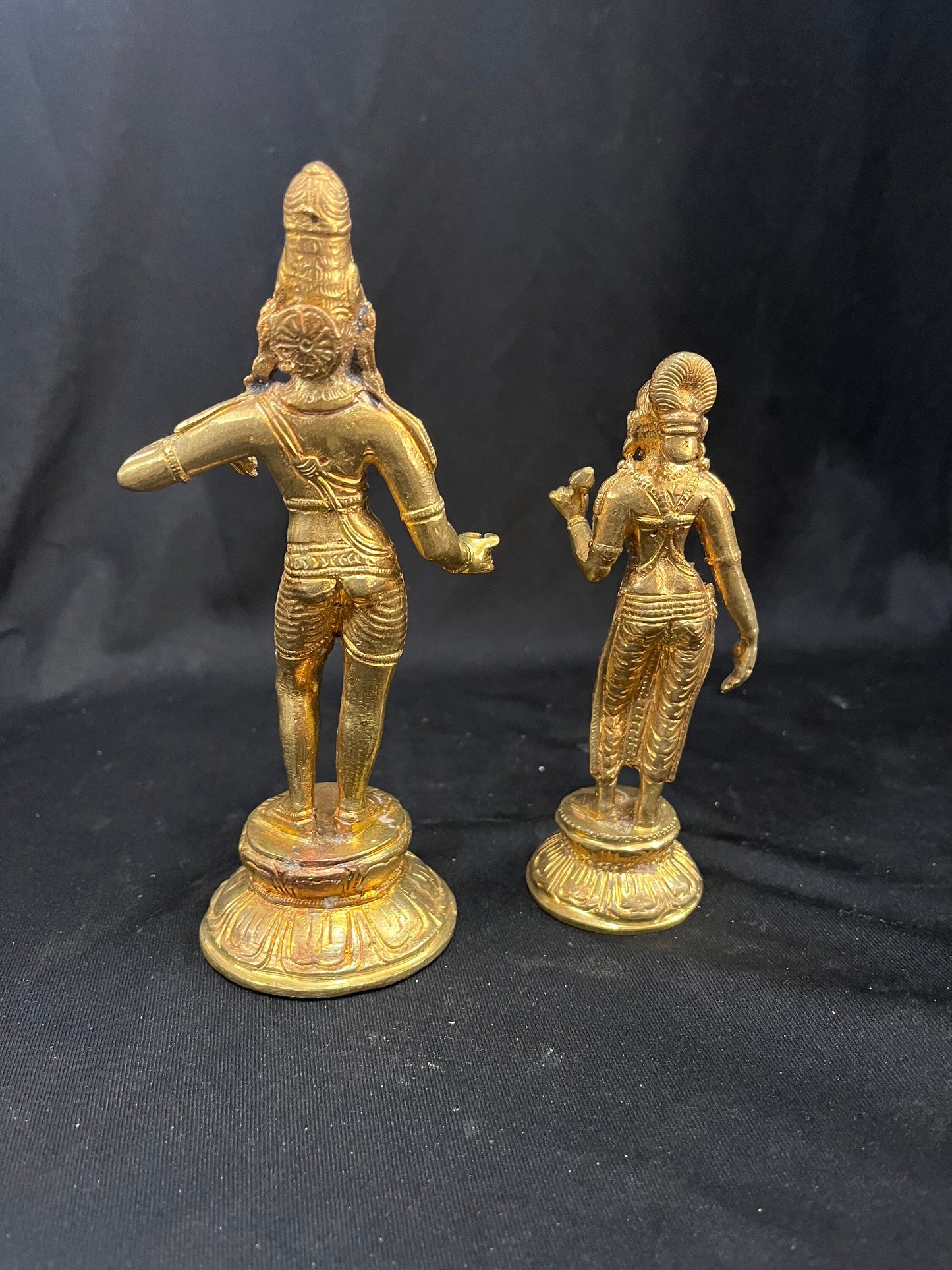 Panchaloha casted fine figurine of Lord Mannargudi Rajagopala & Andal