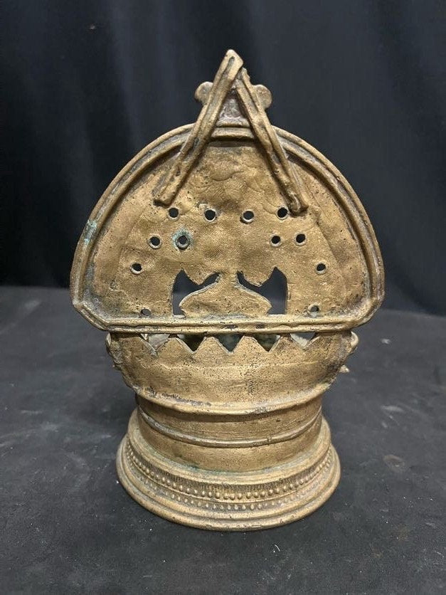 Vintage bronze cast Gajalakshmi oil lamp deepa