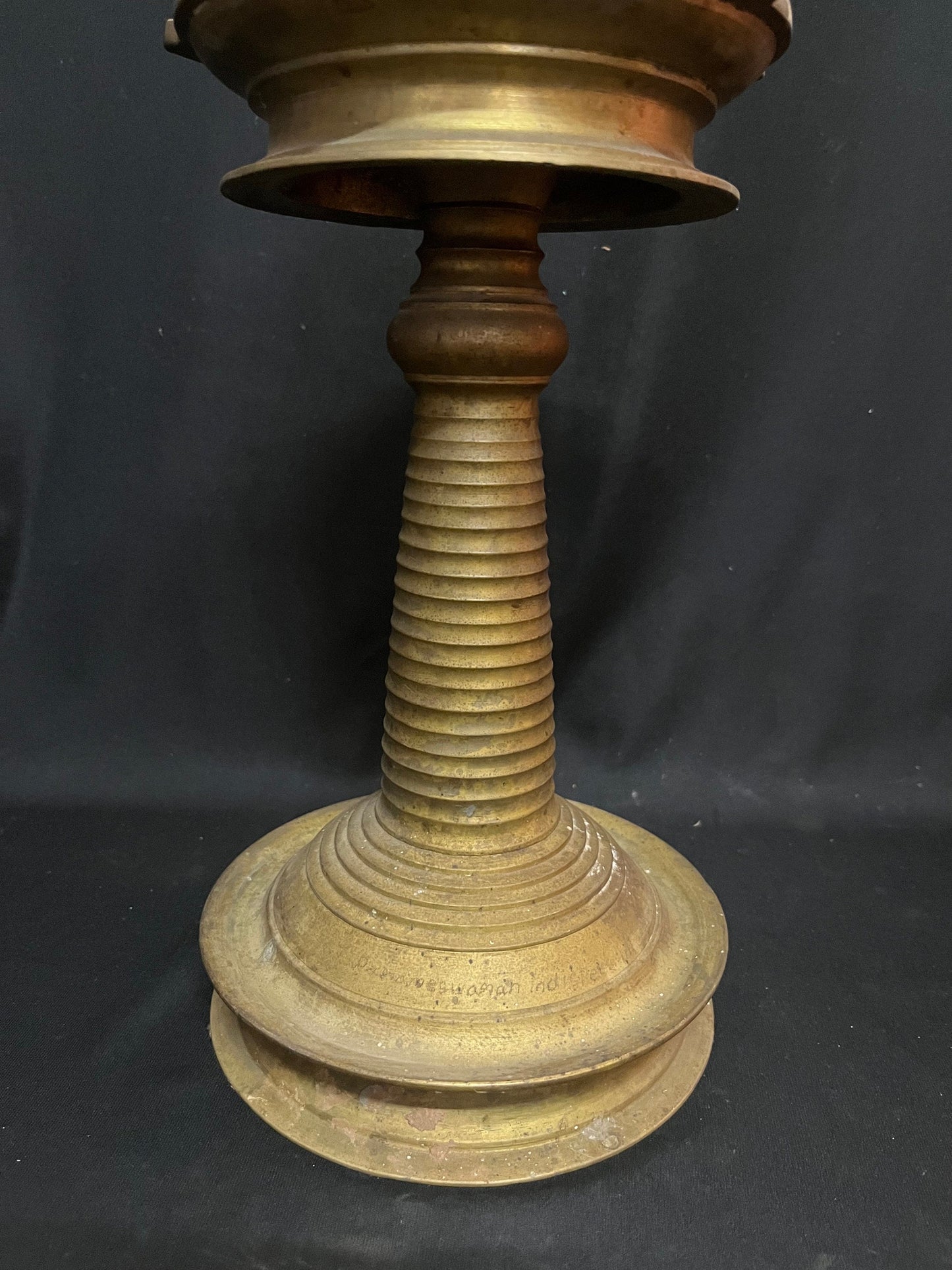 Vintage bronze cast Malbar lamp