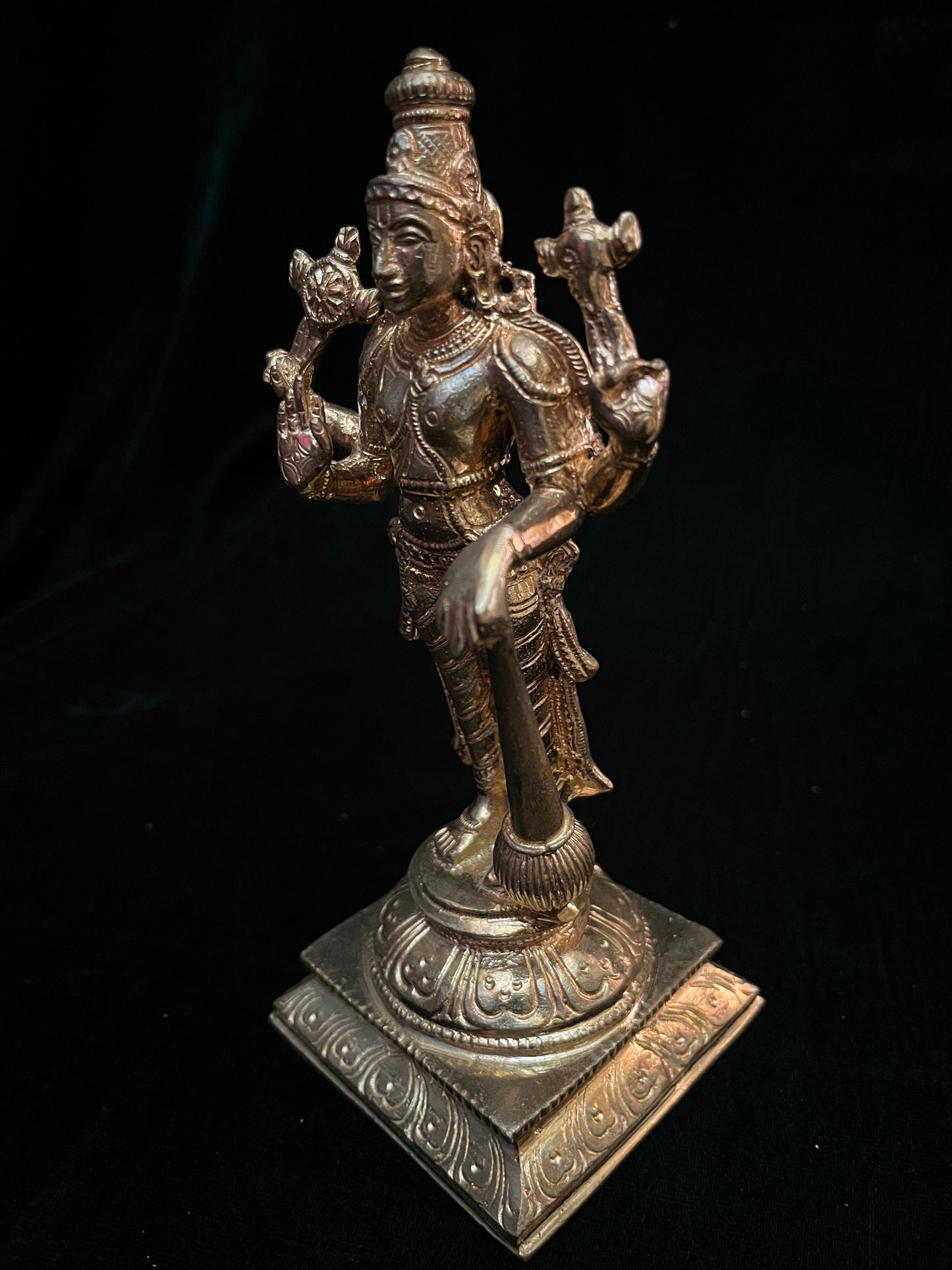 Prasiddh copper idols presents copper idol of Panchaloha Idol of Varadaraja swamy perumal