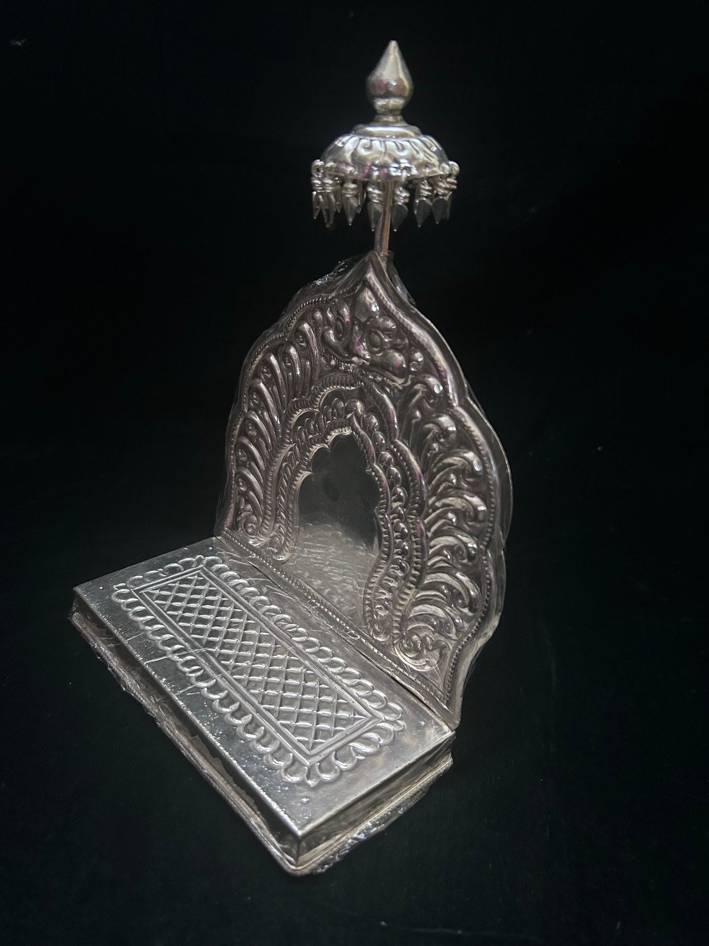 Prasiddh copper idol presents silver made Udupi style peeta prabhavali