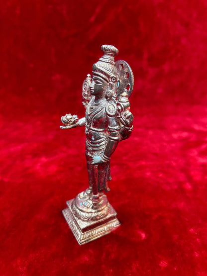 copper casted idol of guruvyrappa swamy / guruvayrkrishna