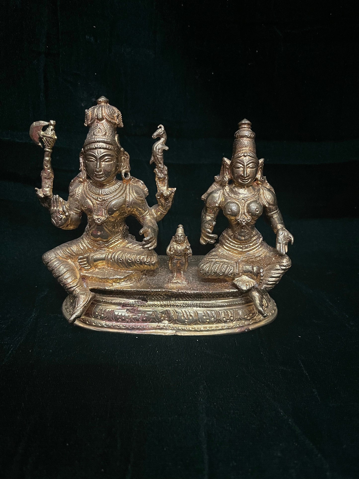 Prasiddh copper idols present panchaloha idol of somaskanda murthy , shiva parvati with skanda