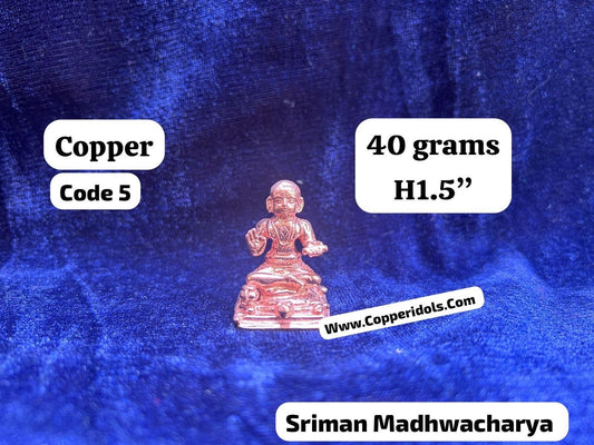 ಪ್ರಸಿದ್ಧ ತಾಮ್ರದ ವಿಗ್ರಹಗಳು ಶ್ರೀಮಾನ್ ಮಧ್ವಾಚಾರ್ಯರ ತಾಮ್ರದ ವಿಗ್ರಹವನ್ನು ಪ್ರಸ್ತುತಪಡಿಸುತ್ತವೆ