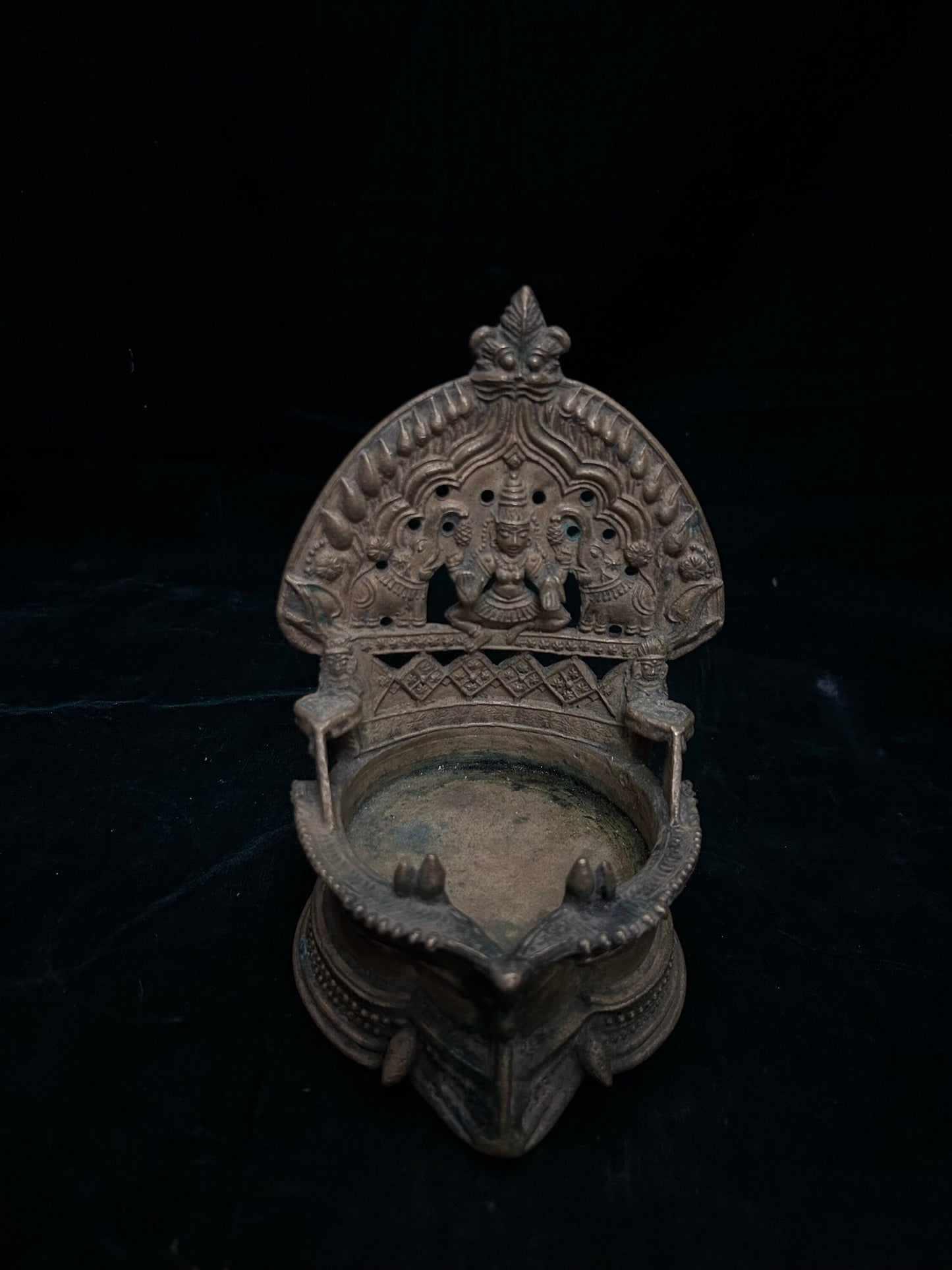 Vintage bronze made museum style gajalakshmi lamp/ kamakshi deepa/ kamakshi villaku