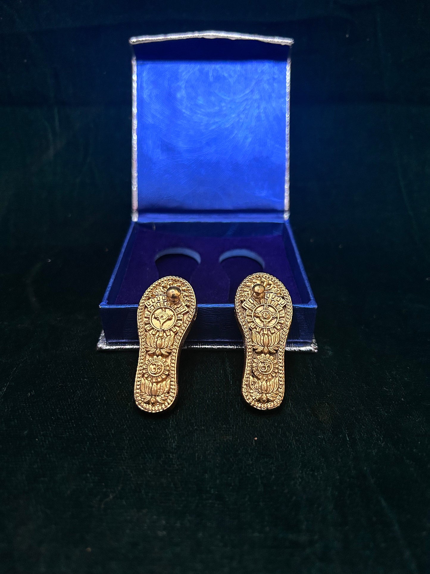 Panchaloha made gold polished Srivari Paduka, shanku chakra padukas, Charan paduka