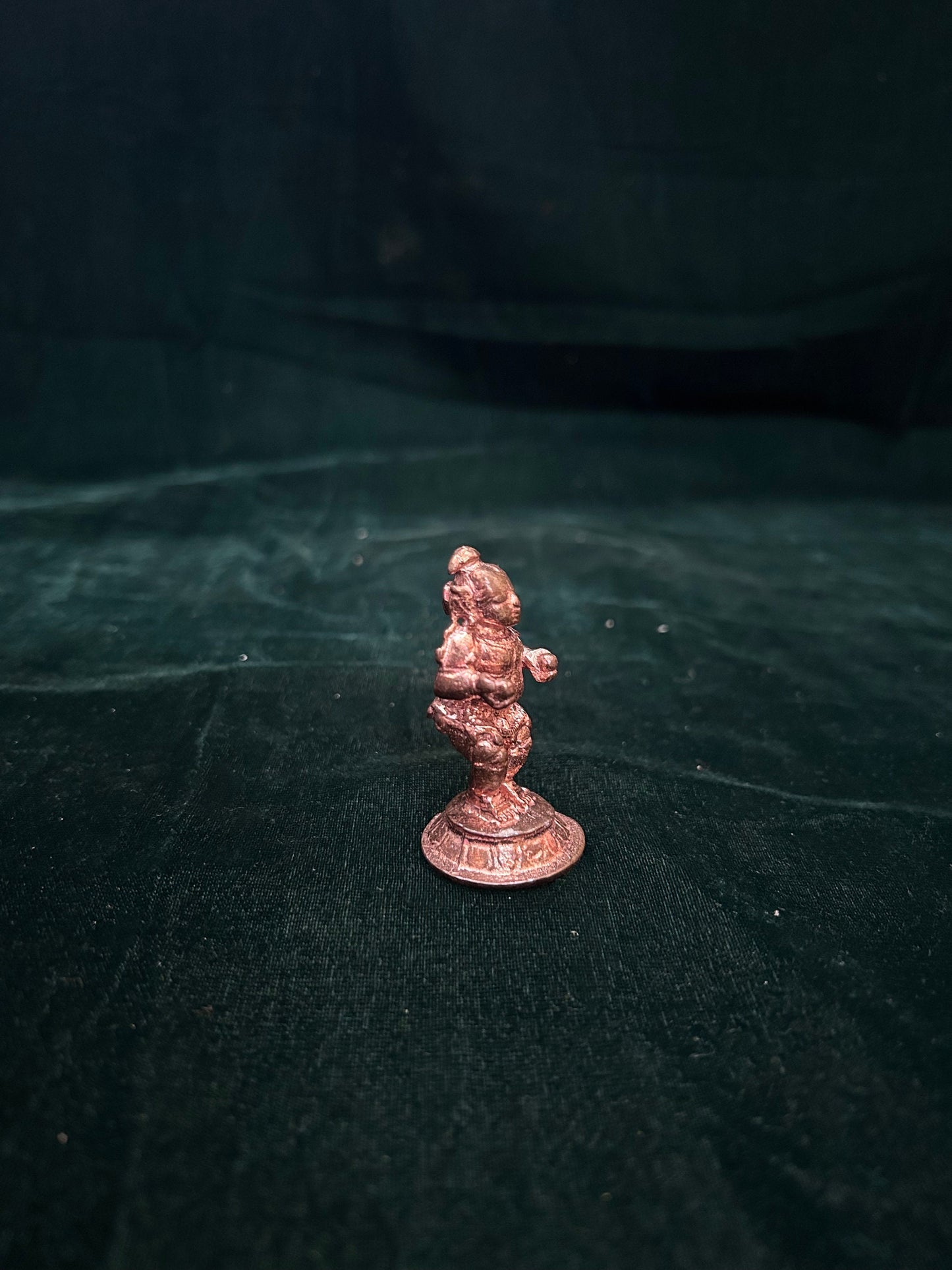 copper made minature doubble hand butter ball krishna