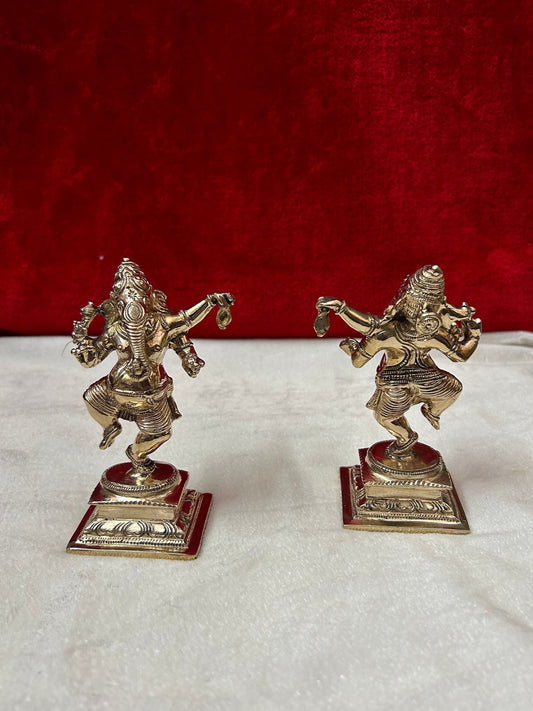 Panchaloha handcrafted Natya ganesha/ narthana ganapathi/ Chaturbhuja ganesha/ Ananda ganapathi/ dancing ganesha master piece