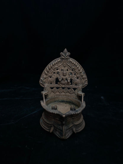 Vintage bronze made museum style gajalakshmi lamp/ kamakshi deepa/ kamakshi villaku