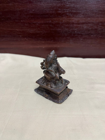 Vintage bronze made ganesha idol from south