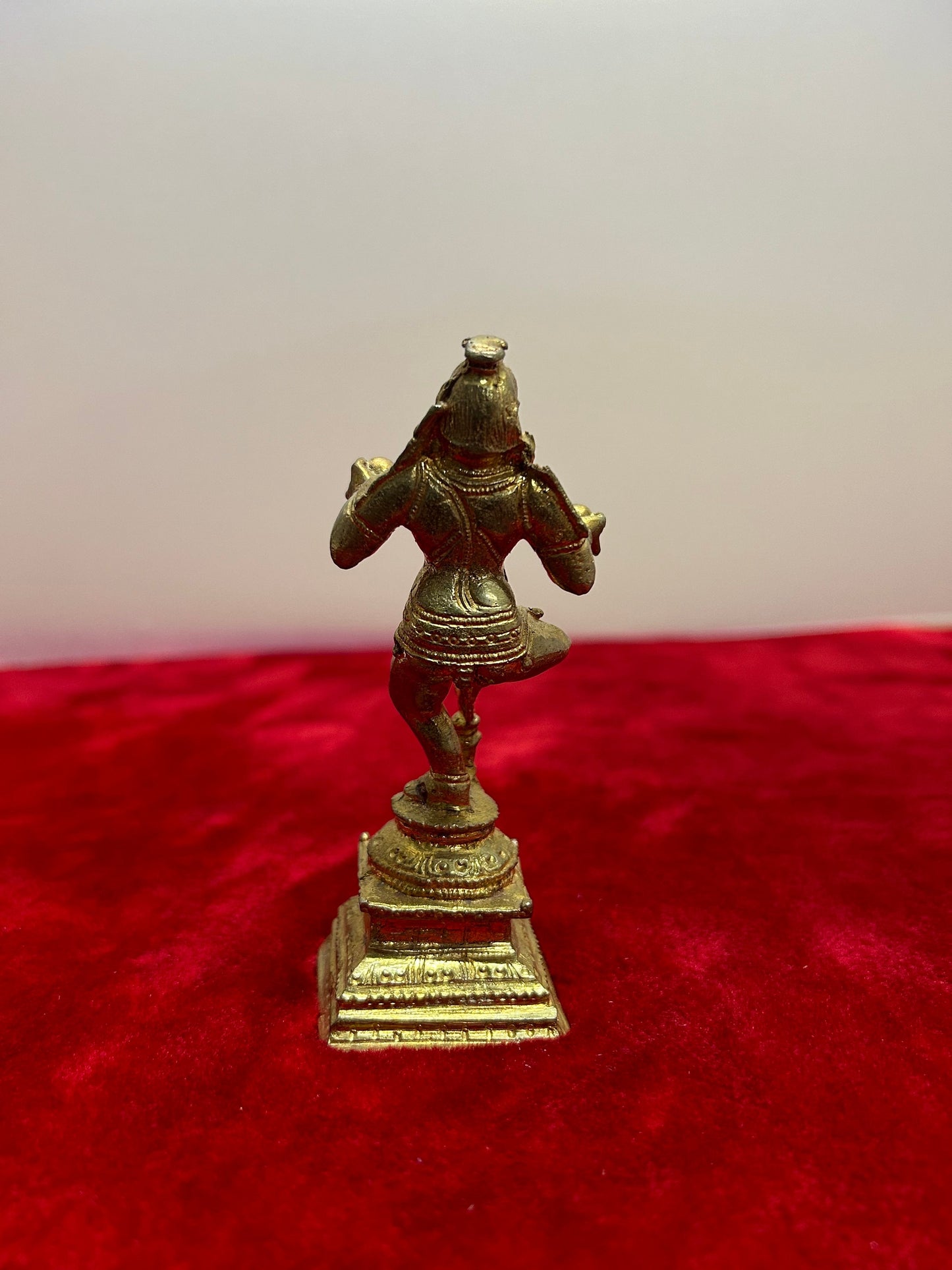 Prasiddh copper idols presents panchaloha idol of lord navaneeta krishna double butter ball , in each hands