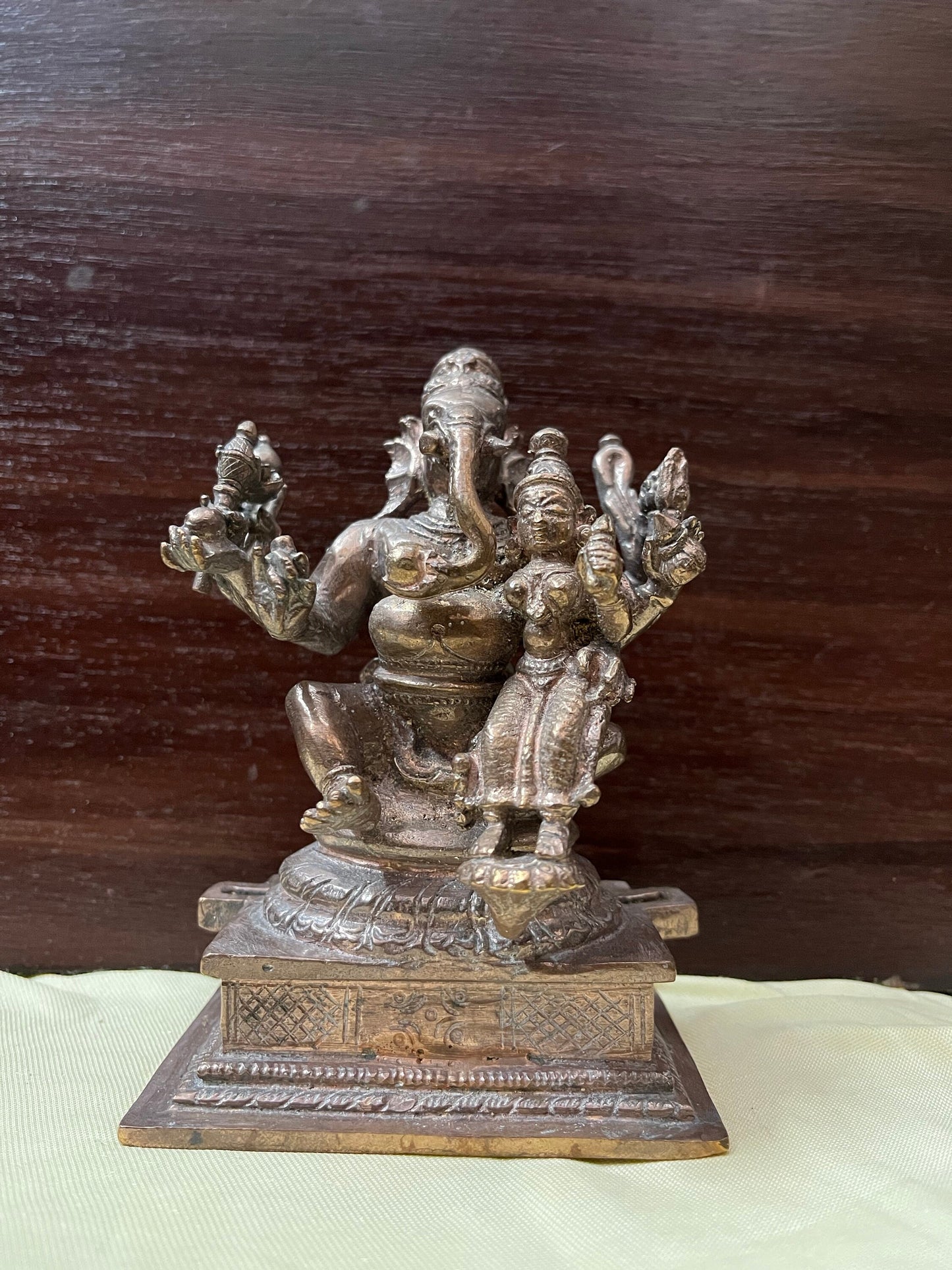 Prasiddh copper idols presents bronze idol of shakthi ganapathi