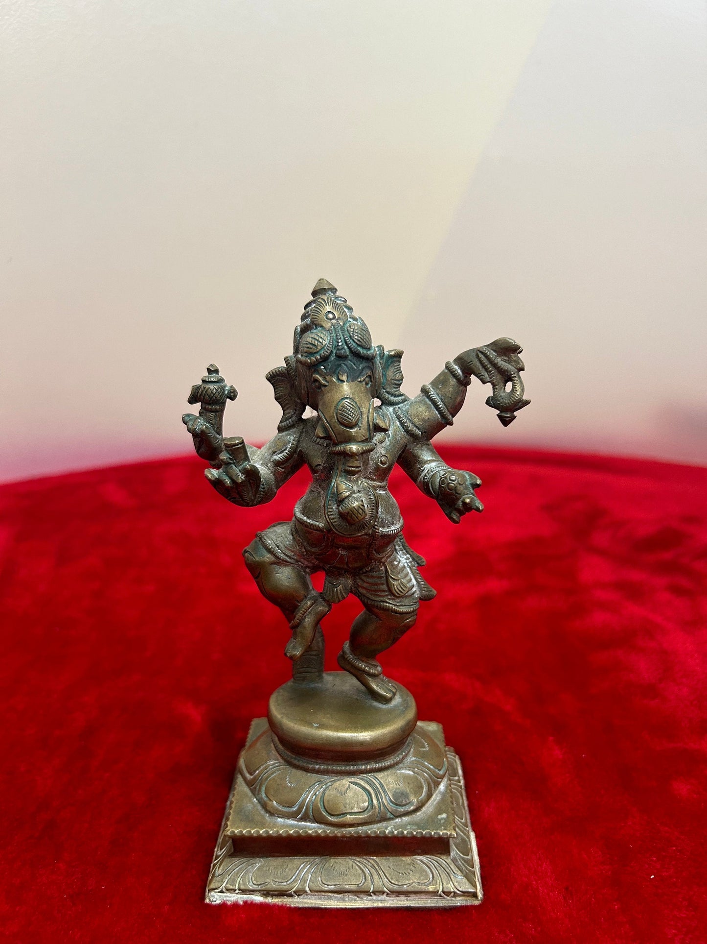 Vintage bronze made dancing ganesha idol