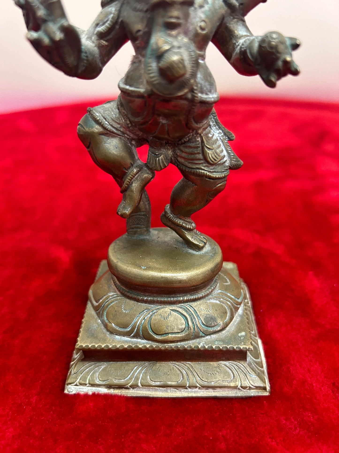 Vintage bronze made dancing ganesha idol