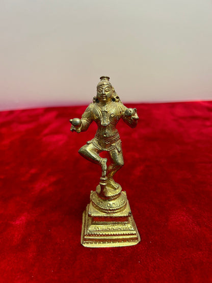 Prasiddh copper idols presents panchaloha idol of lord navaneeta krishna double butter ball , in each hands