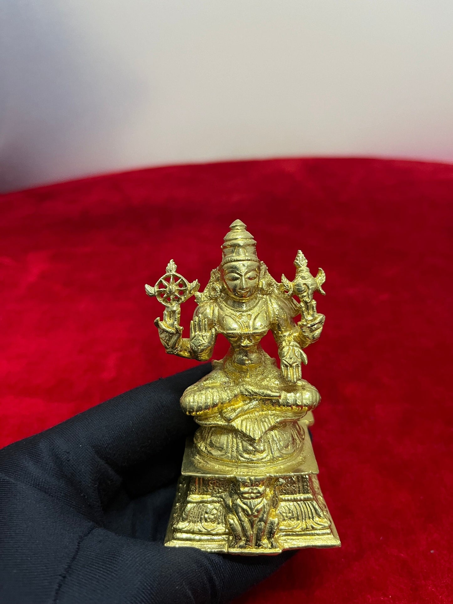 Prasiddh copper idols present panchaloha idol of Mookambhika Idol