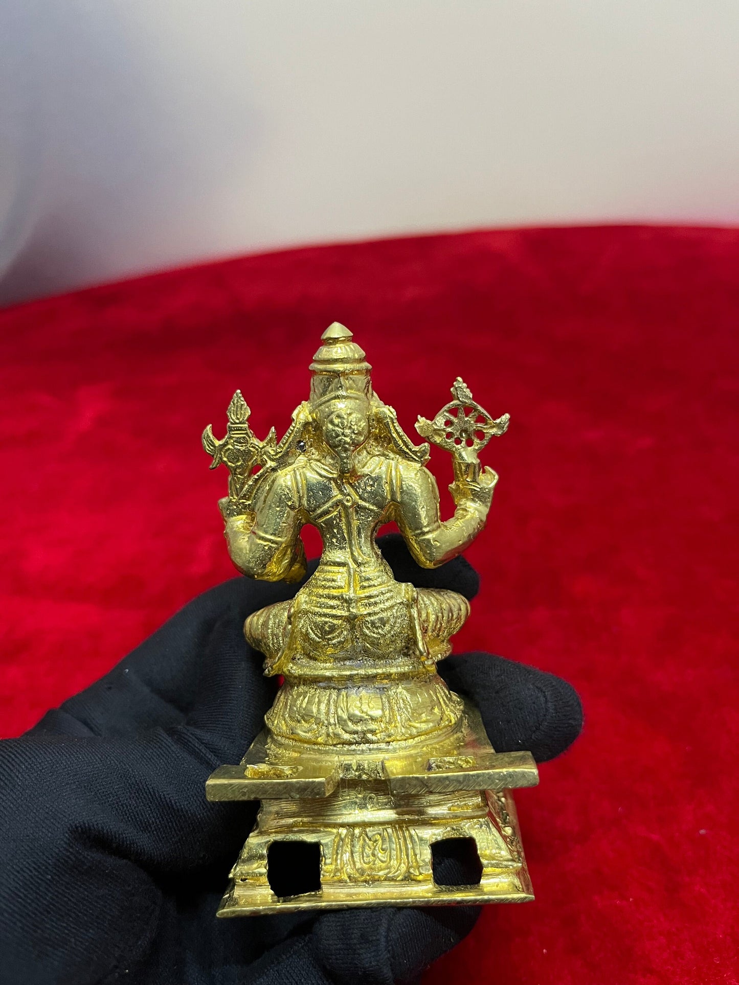 Prasiddh copper idols present panchaloha idol of Mookambhika Idol