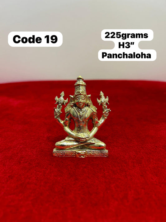 ಪ್ರಸಿದ್ಧ ತಾಮ್ರದ ವಿಗ್ರಹಗಳು ಭದ್ರಿನಾಥ ಸ್ವಾಮಿ ಮೋಕ್ಷ ನಾರಾಯಣನ ಪಂಚಲೋಹ ವಿಗ್ರಹವನ್ನು ಪ್ರಸ್ತುತಪಡಿಸುತ್ತವೆ