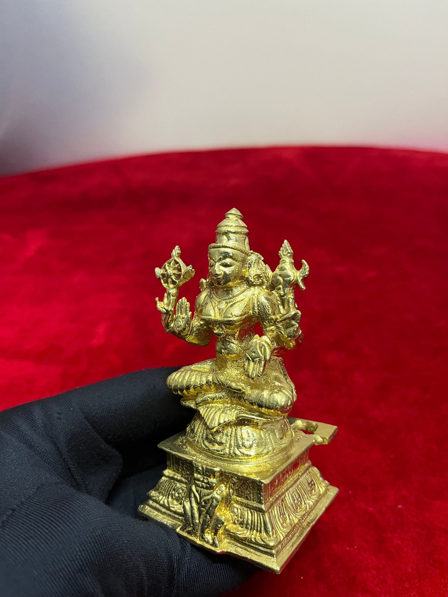 Prasiddh copper idols present panchaloha idol of Mookambhika Idol