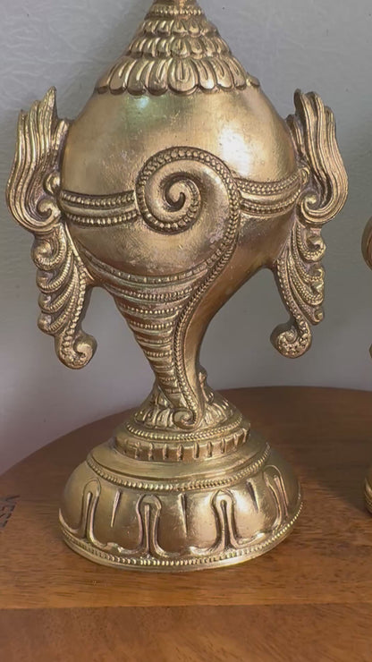 Shanku Chakra Stand - Prasiddh idols presents Panchaloha handcrafted item