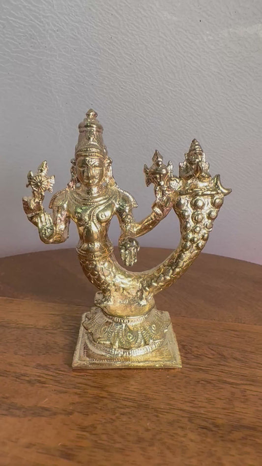 Shimshumara Swamy - Prasiddh idols present Panchaloha idol